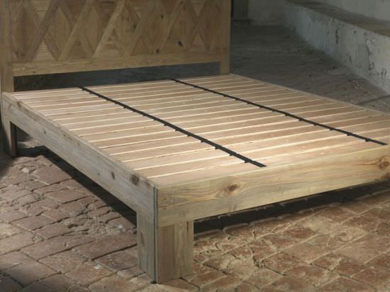 Guarnieri Doppelbett in toskanischem Holz ist ein Produkt im Angebot zum besten Preis