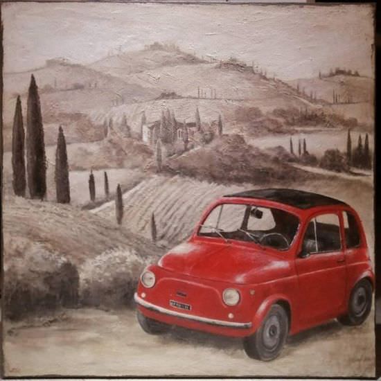 Fiat 500 Pintado De Rojo En La Toscana